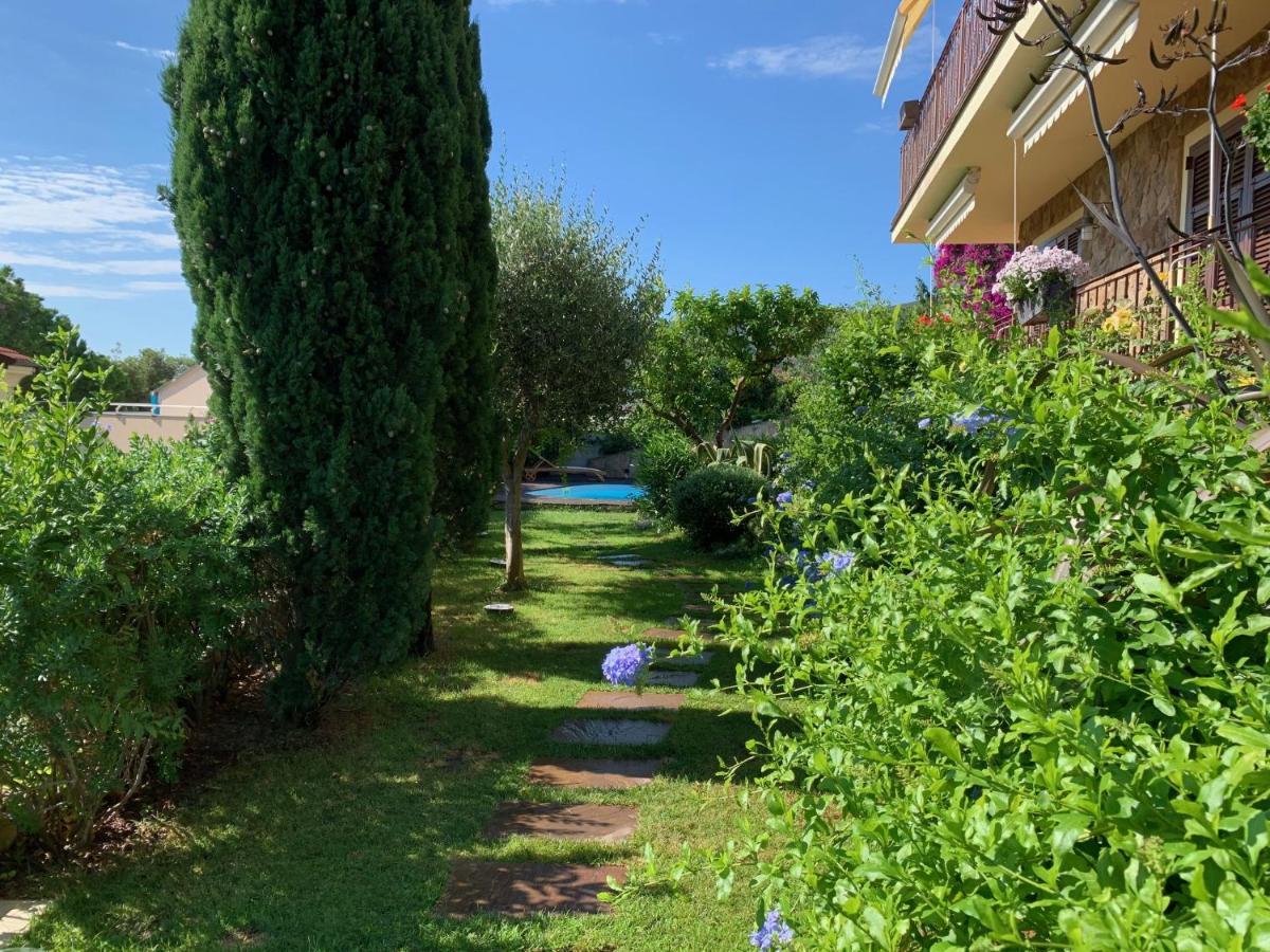 Villa Pineland Borghetto Santo Spirito Luaran gambar