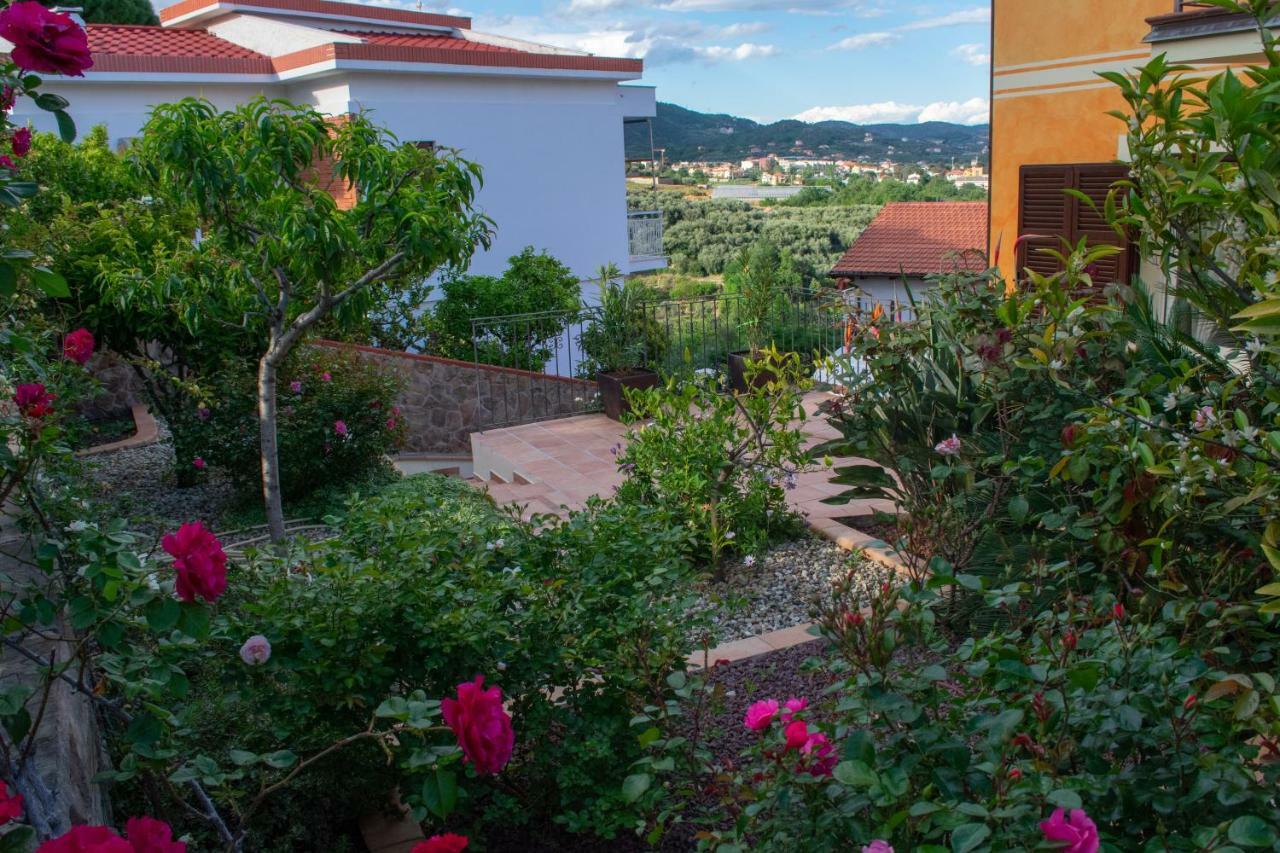 Villa Pineland Borghetto Santo Spirito Luaran gambar